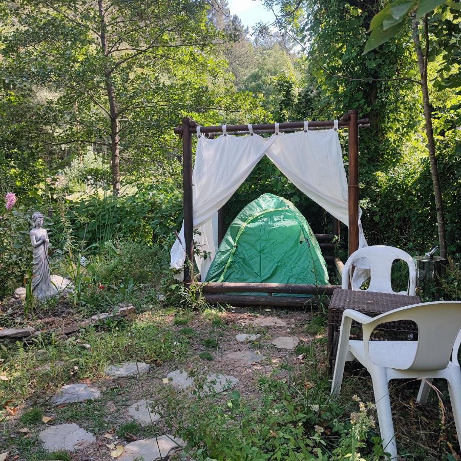 Tente Dans Gazebo Thai Dans Jardin En Bord De Riviere Saint-André-de-Valborgne Exterior foto